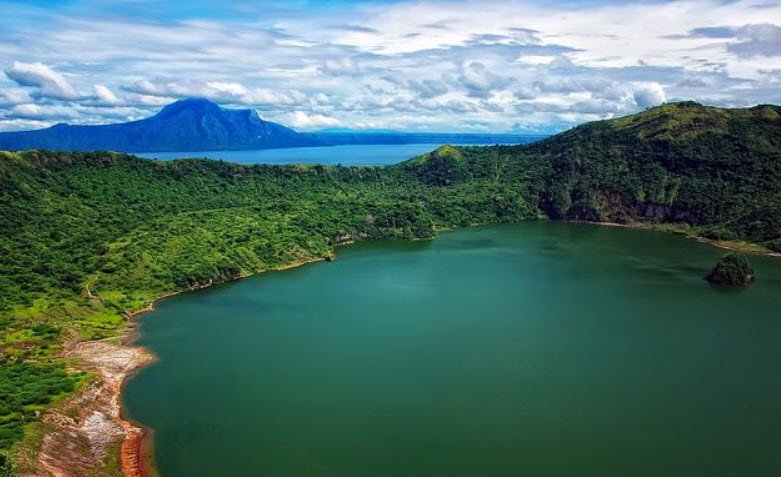 Taal Volcano &amp; Lake, Batangas/Cavite, Philippines